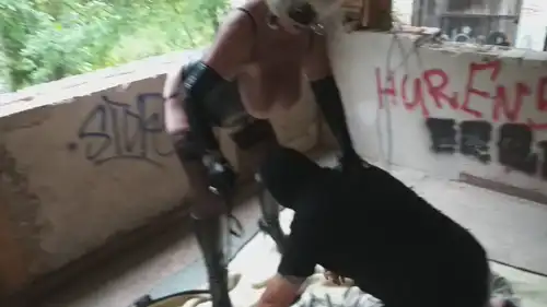 Göttin Vicky erzieht dich – Knie nieder #2